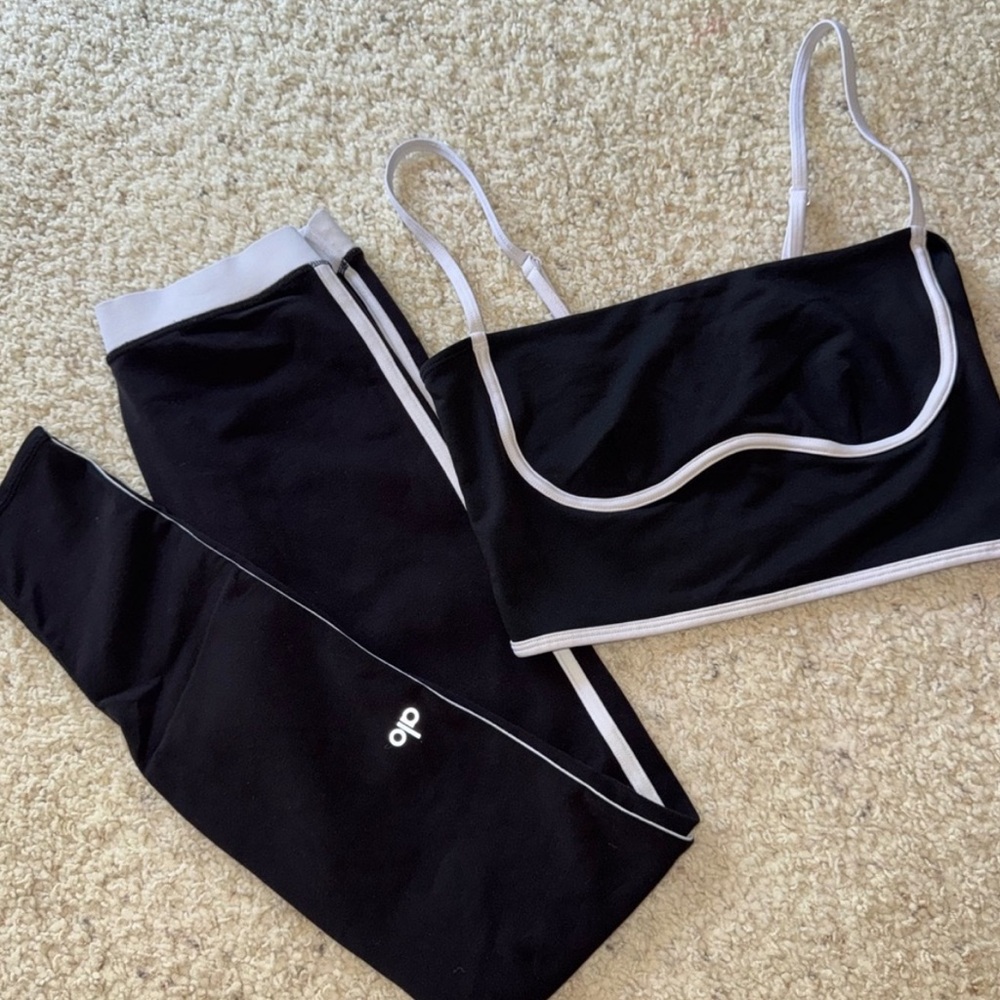 ALO Yoga Black and White Leggings with Sporty Contrast